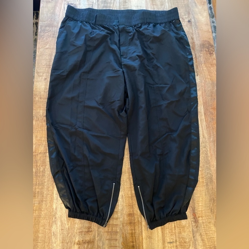 Future collective 3X NWot black cargo style joggers zippers at bottom pockets